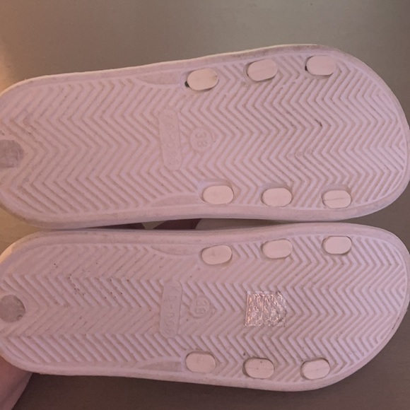 White slides Leo - Picture 3 of 4